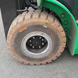 HC (Hangcha) CPD18-XD4-SI16 * 4-Rad Elektrostapler